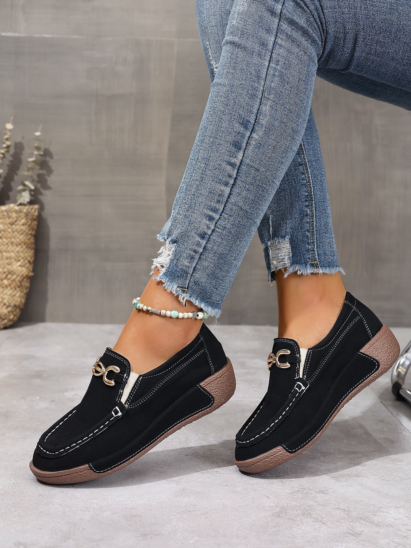 Women's Round Toe Metal Buckle Decorative Shoes